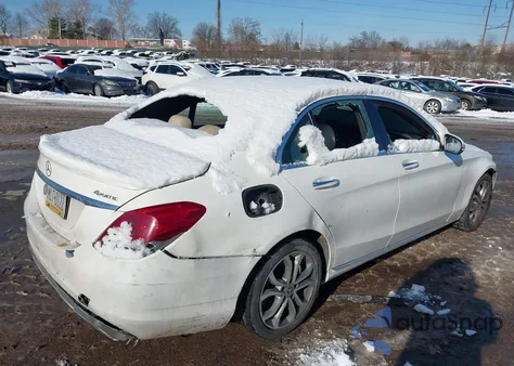 2018 Mercedes-Benz C 300 4Matic из США, поврежденный, VIN 55SWF4KB8JU257228